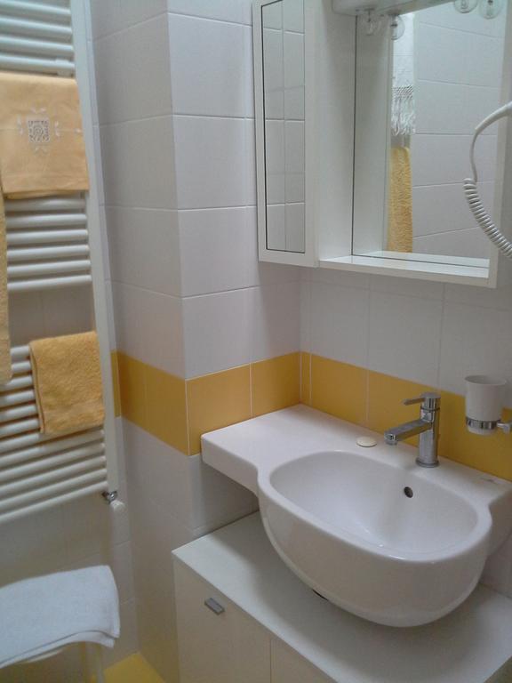 Casa Vacanze The Flea'S Home フォンディ 部屋 写真