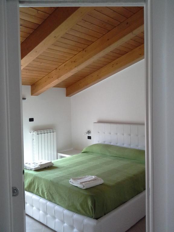Casa Vacanze The Flea'S Home フォンディ 部屋 写真