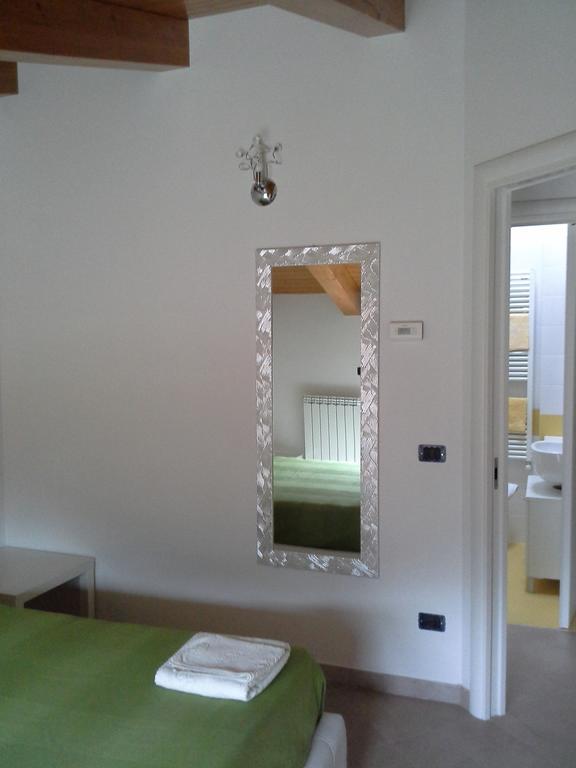 Casa Vacanze The Flea'S Home フォンディ 部屋 写真